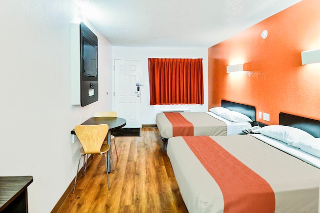 2 FULL BEDS | ADA/TUB