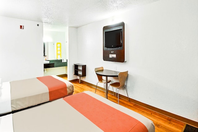 2 FULL BEDS | MOBILITY ACCESSIBLE| MICFRIDGE| NON-SMOKING