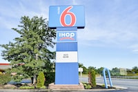 Motel 6 Tewksbury, MA - Boston
