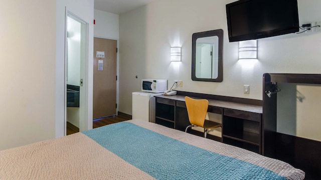 1 Queen Bed | Mobility Accessible Tub Nsmk