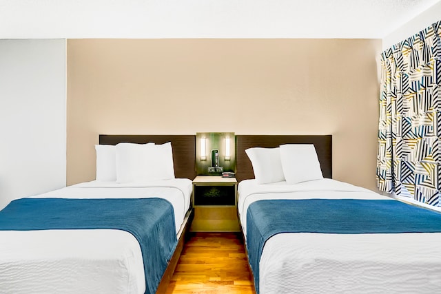 2 Full Beds | ADA/Tub