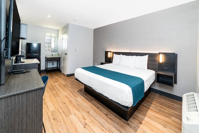 1 King Bed | Mobil Acc RI Shwr Nsmk Kitchen