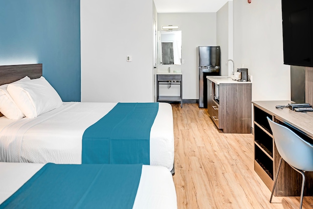 2 Full Beds | ADA/RI Shower/Deluxe/Kitchen