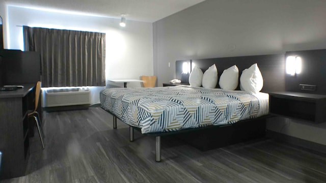 1 KING BED | NON-SMOKING