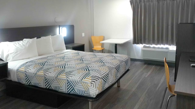 1 QUEEN BED | MOBILITY ACCESS TUB NSMK