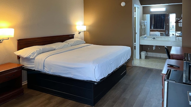 1 King Bed | Mob Acc RI Shwr Nsmk Micfridg