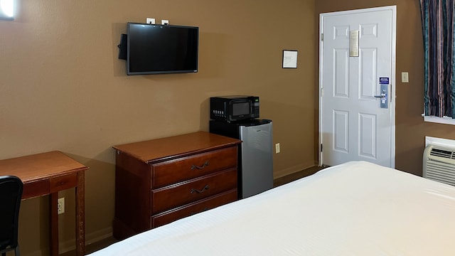 1 King Bed | Non-Smoking, Micfridge