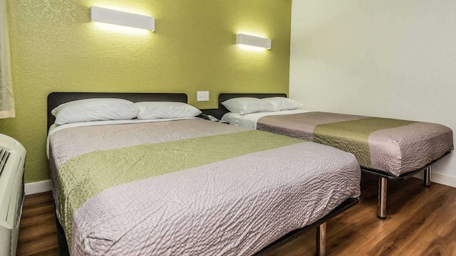 2 Full Beds | Smoking