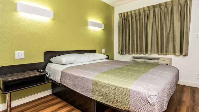 1 Queen Bed | Mobility Accessible Tub Nsmk