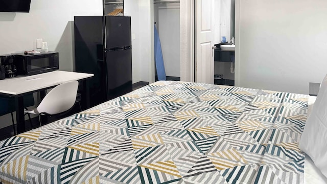 1 King Bed | Smoking