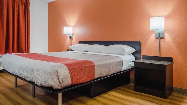 1 KING BED | NON-SMOKING