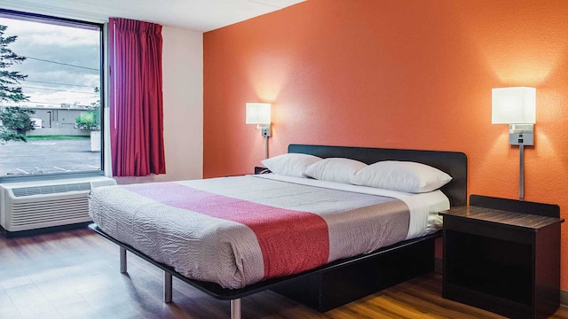 1 KING BED | SMOKING