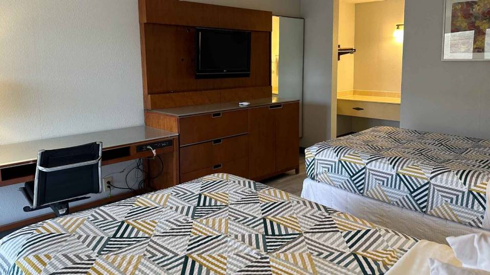 2 Queen Beds | Non-Smoking