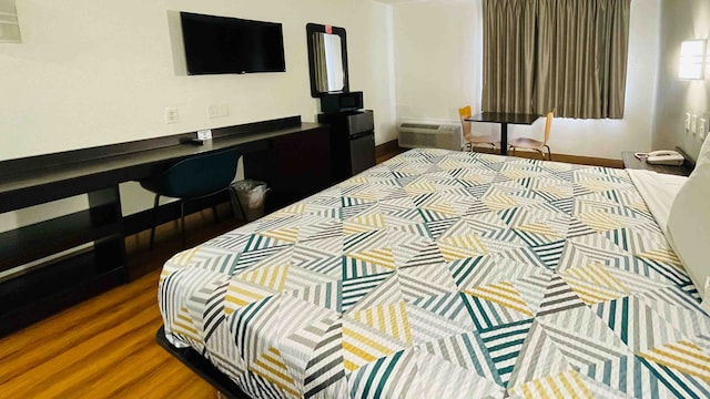 1 cama king | microondas