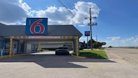 Motel 6 Duncanville, TX - Dallas