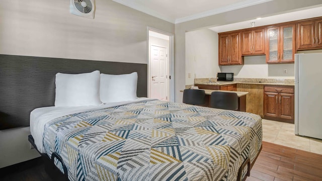 1 King Bed | Non-Smoking, Kitchen