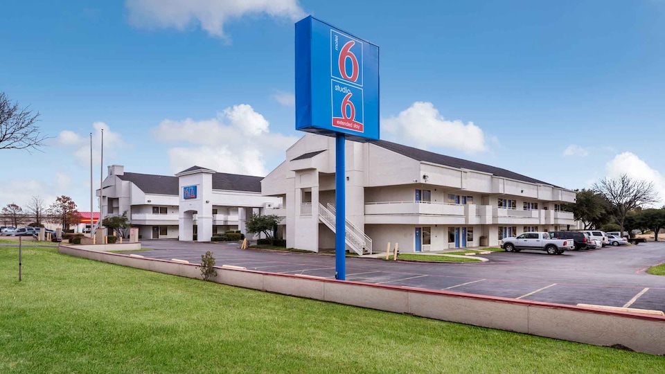 Studio 6 Irving, TX - Irving DFW Airport East, C75062, Irving TX