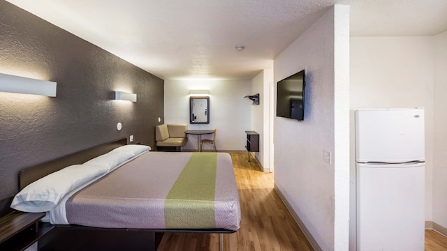 1 KING BED | NON-SMOKING, KITCHEN