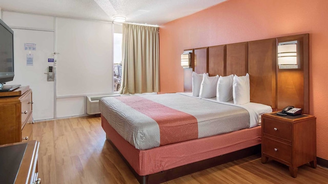 1 King Bed | Smoking, Micfridge