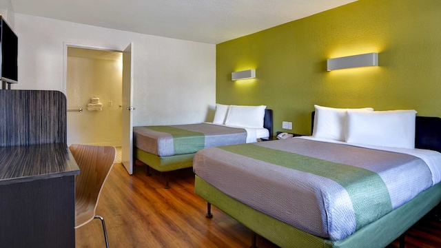 2 Queen Beds | ADA/Tub/Micfridge