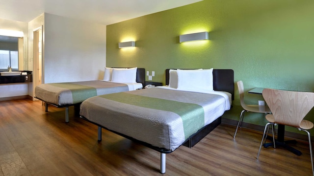 2 Queen Beds | ADA/RI Shower/Micfridge