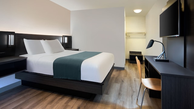 1 Queen Bed | Non-smoking