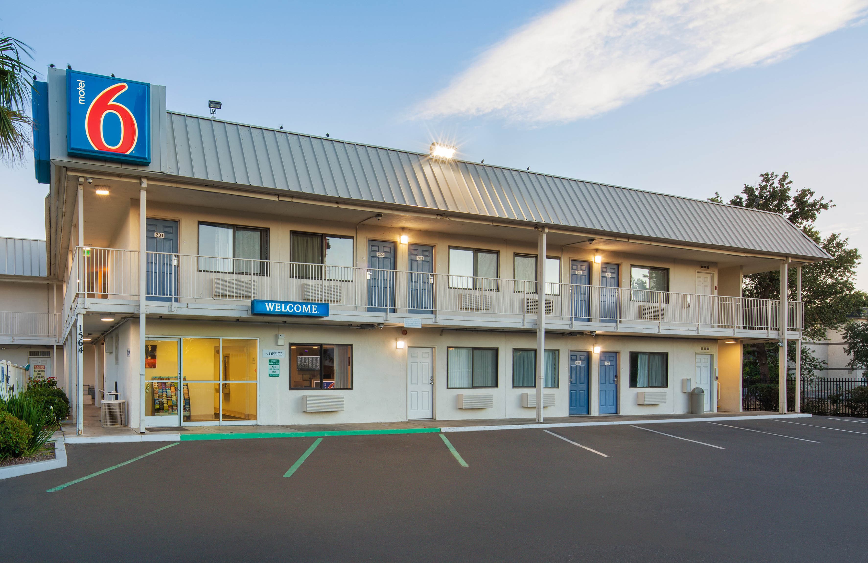 Motel 6 Woodland, CA | Budget-Friendly & Low Rates