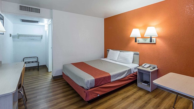 1 Queen Bed | Smoking, Micfridge