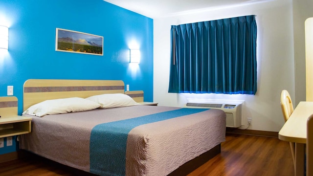 1 King Bed | Non-Smoking