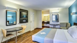 Motel 6 Dickson, TN
