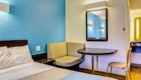 Motel 6 Dickson, TN