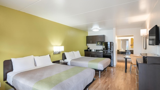 2 QUEEN BEDS | NON-SMOKING, KITCHEN 