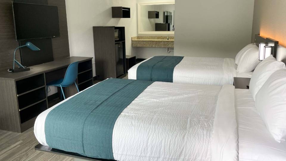 2 Full Beds | Mobil Access Tub Nsmk Micfridg