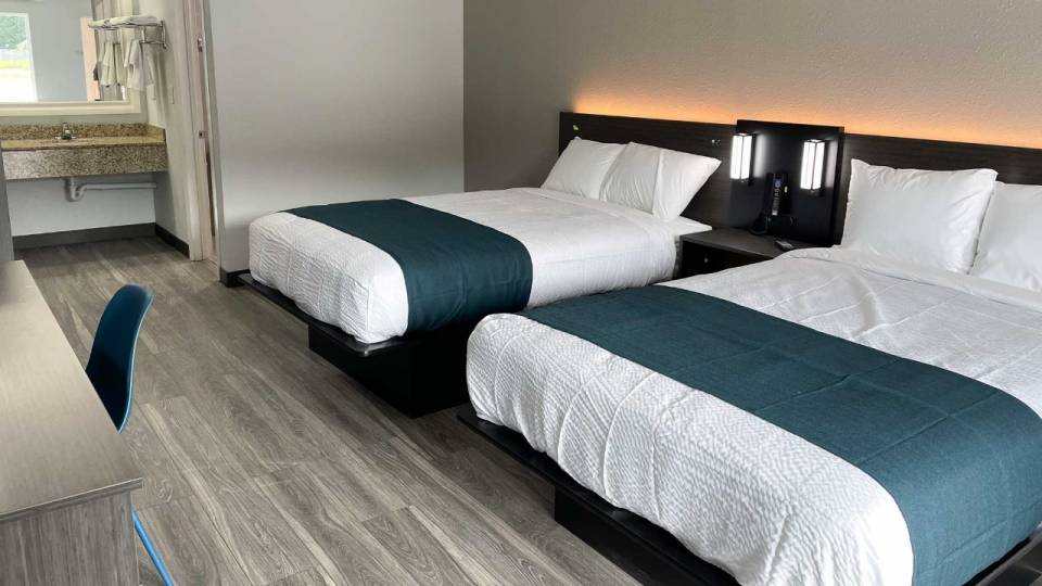 2 Full Beds | Non-Smoking, Kitchen