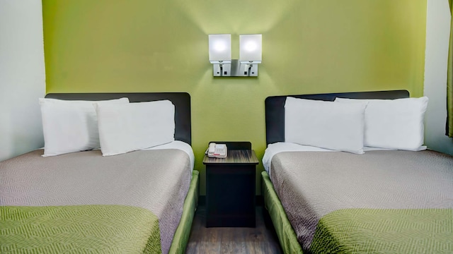 2 FULL BEDS | MICFRIDGE