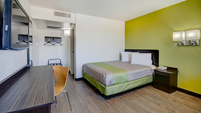 1 QUEEN BED | ADA ACCESSIBLE