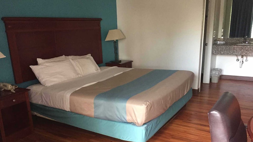 Motel 6 Nashville, TN - Airport, C37214-2, Nashville