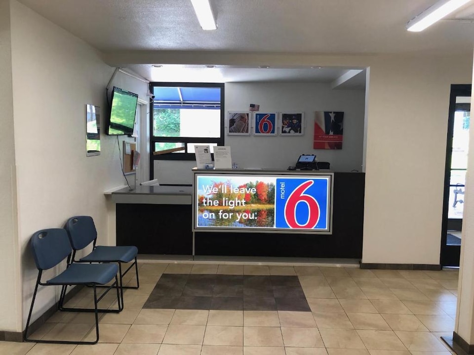 Motel 6 Nashville, TN - Airport, C37214-2, Nashville