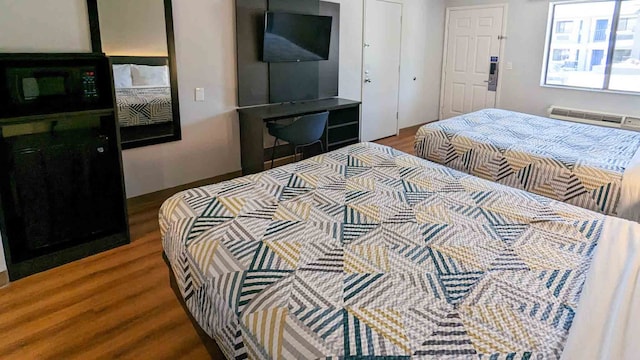 2 Full Beds | Micfridge