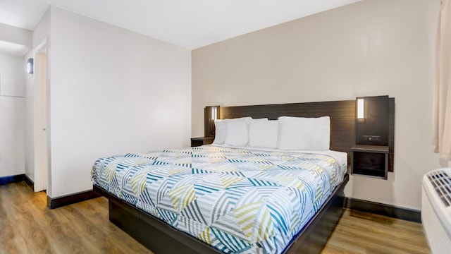 1 King Bed | Smoking, Mini Fridge    