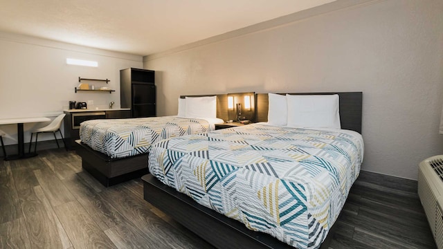 2 Full Beds | Kitchen