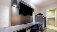 Motel 6 Portland, OR – Southeast