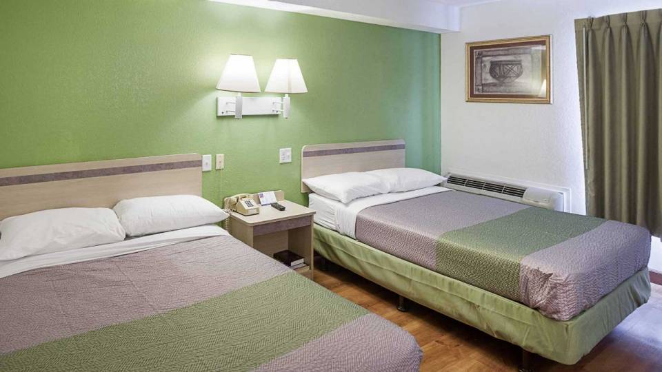 2 Full Beds | Mob Acc RI Shwr Nsmk Minifridg