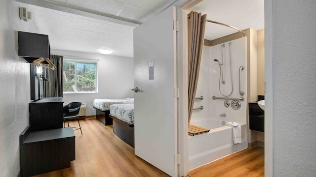 2 Full Beds | ADA/Tub