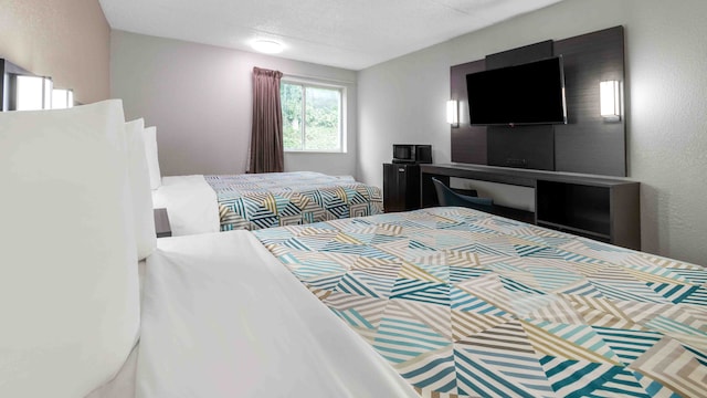 2 Full Beds | Micfridge, Smoking