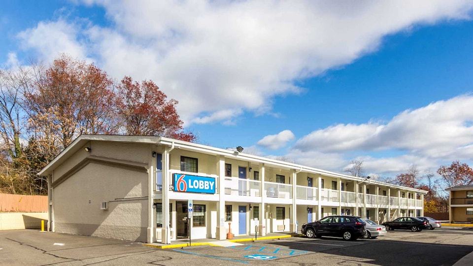 Motel 6 New Brunswick, NJ, NEW BRUNSWICK, NEW BRUNSWICK