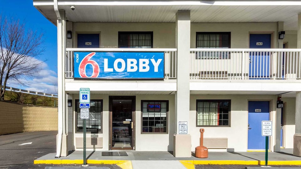 Motel 6 New Brunswick, NJ, NEW BRUNSWICK, NEW BRUNSWICK