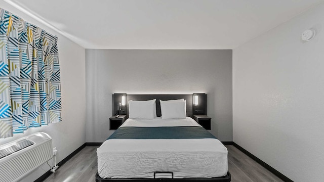 1 Queen Bed | Mobil Access Tub Nsmk Micfridg