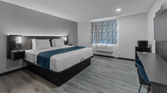 1 King Bed | Non-Smoking, Micfridge
