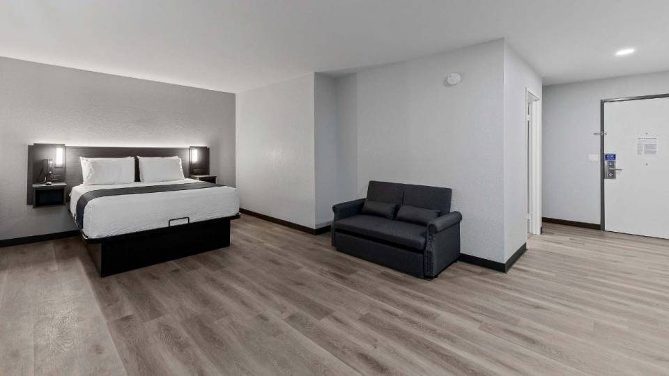 1 Queen Bed | Suite, Non-Smoking, Sofa-Bed